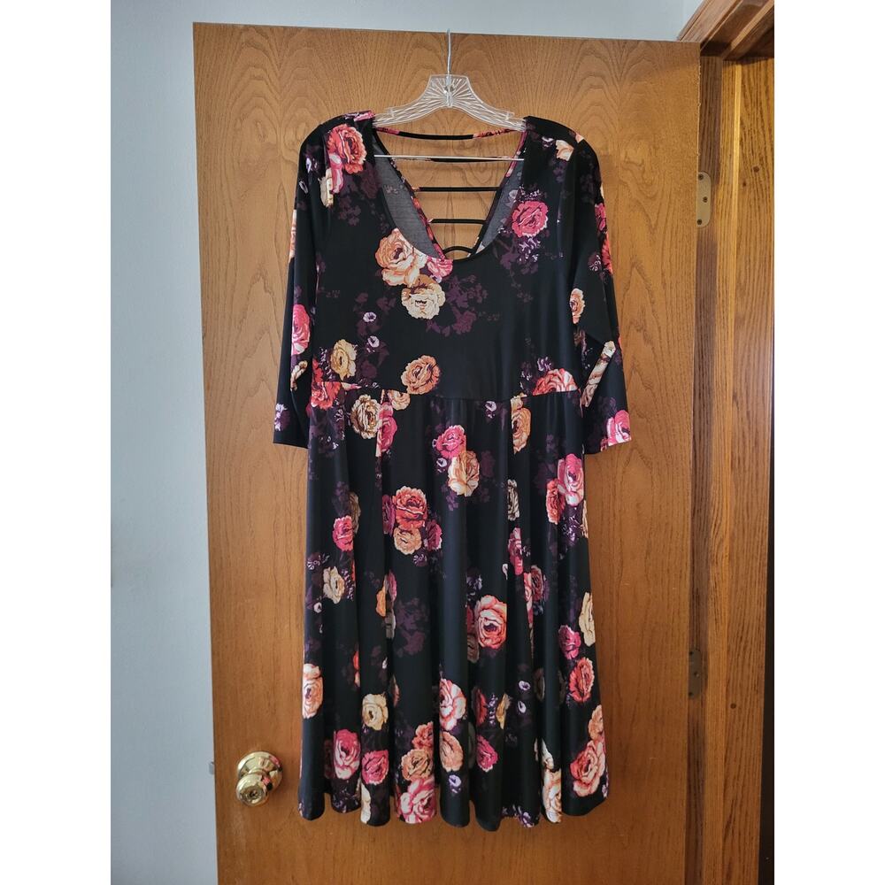 Torrid Floral Cutout Detail Back Dress 2 2x EUC Black Pink Floral Fall Party